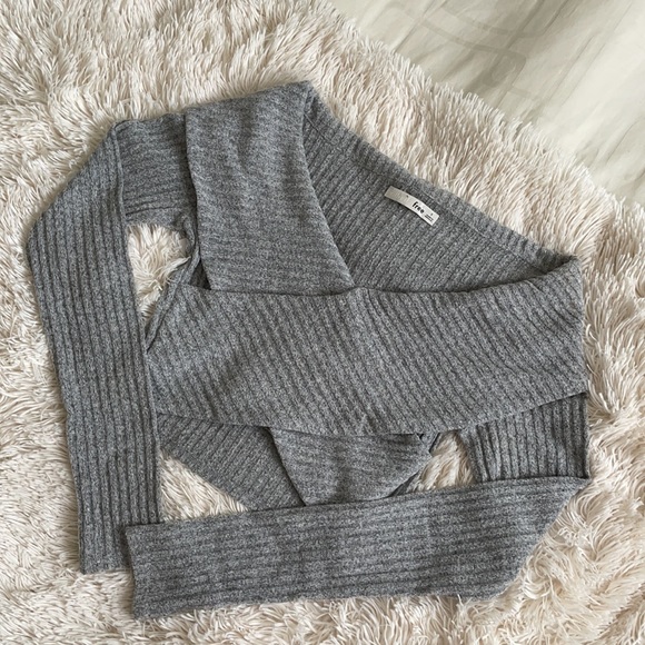 ARITZIA - Grey Ribbed Off The Shoulder Long Sleeve Top - Picture 3 of 9